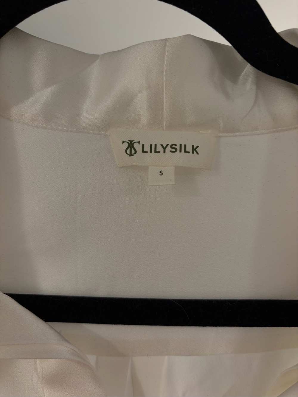 Women Bow-Tie Neck Silk Blouse - Picture 5 of 6